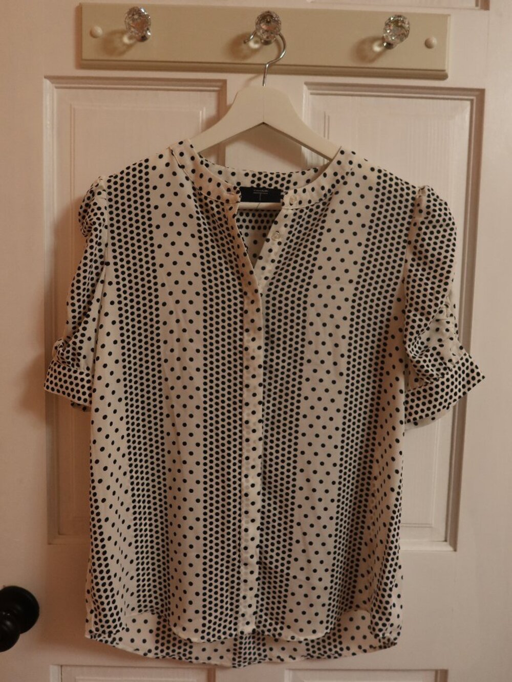 Tahari white w/ black polka dots blouse NWT S